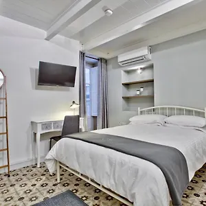 chateau-la-vallette-st-elmo-suite.hotelssaintjulians.com/